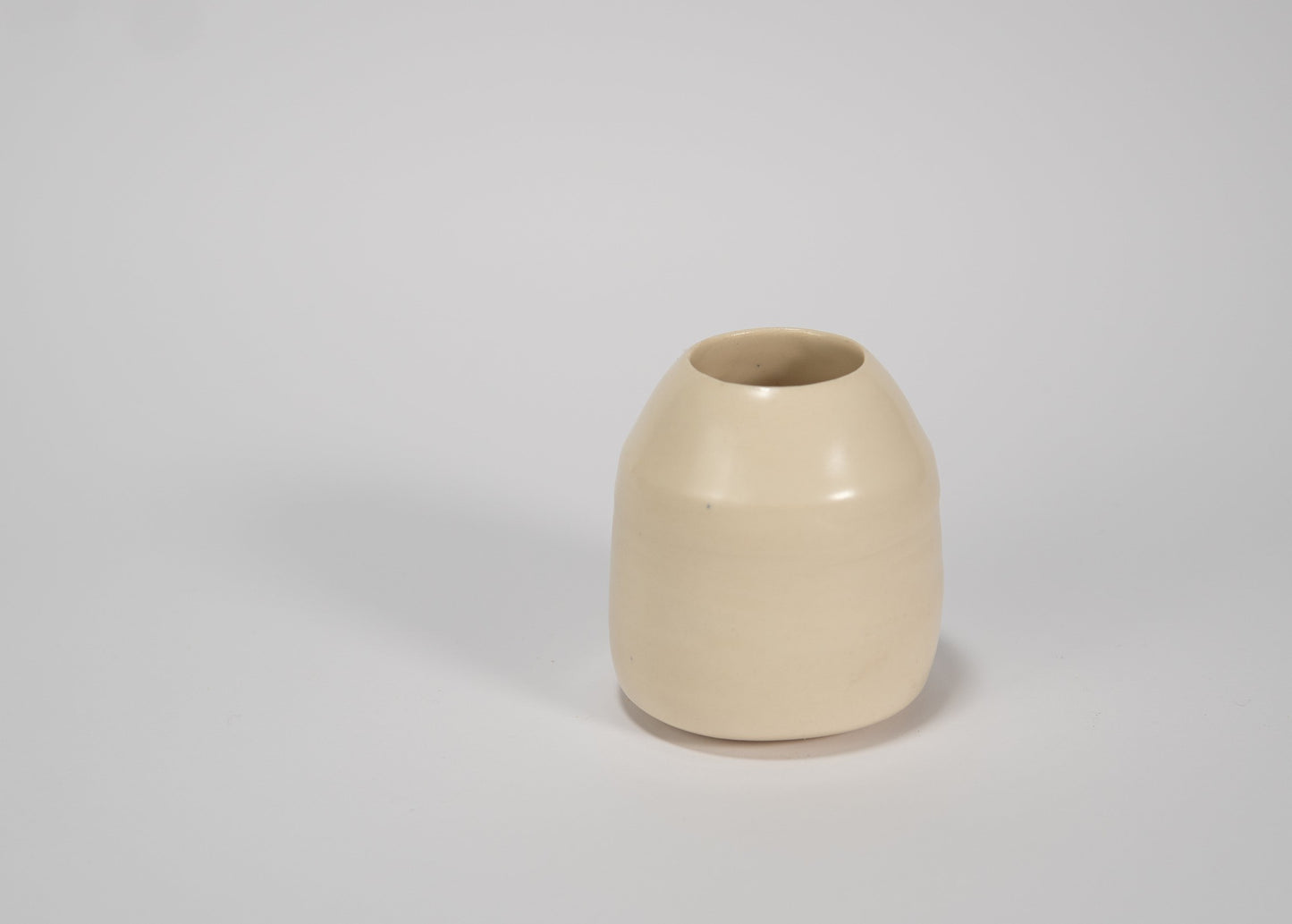 Handmade Warm Off-White Mini Ceramic Vase – Small Bud Vase for Home Decor