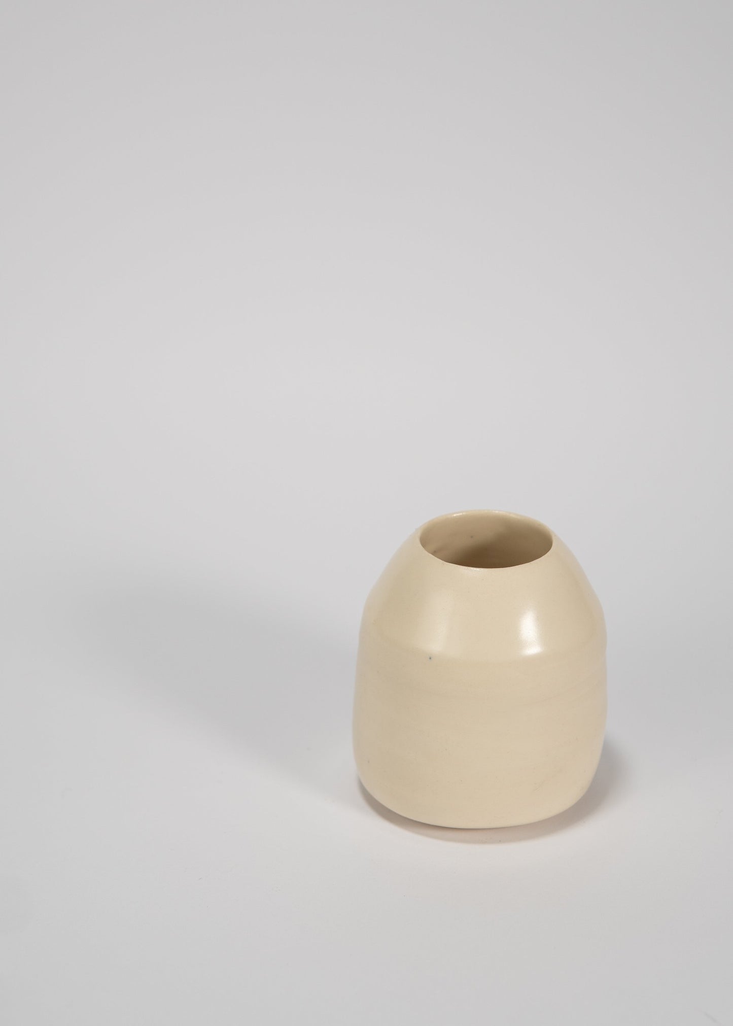 Handmade Warm Off-White Mini Ceramic Vase – Small Bud Vase for Home Decor